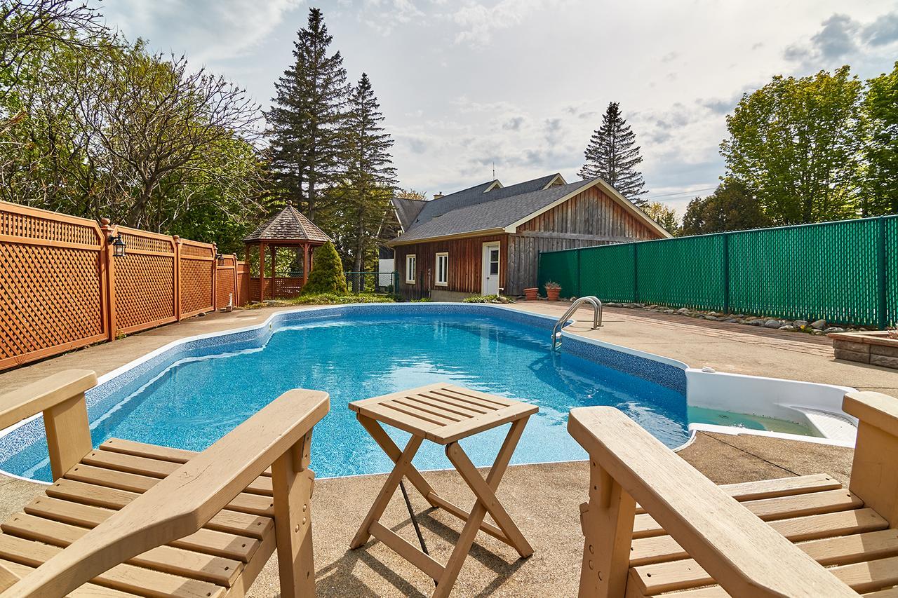Auberge De La Tour Et Spa Magog Exterior foto